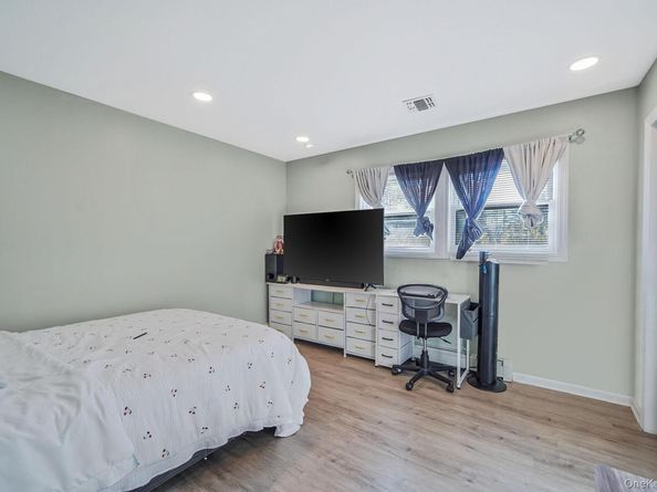 445 45th Street, Copiague NY 11726