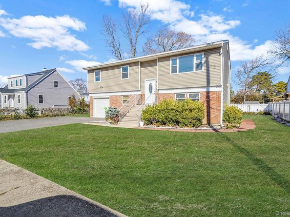 445 45th Street, Copiague NY 11726