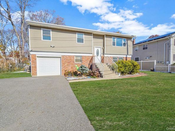 445 45th Street, Copiague NY 11726