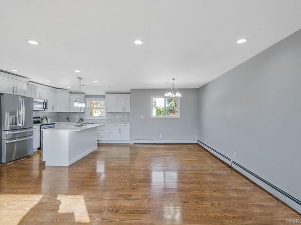 445 45th Street, Copiague NY 11726