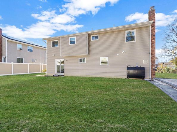 445 45th Street, Copiague NY 11726