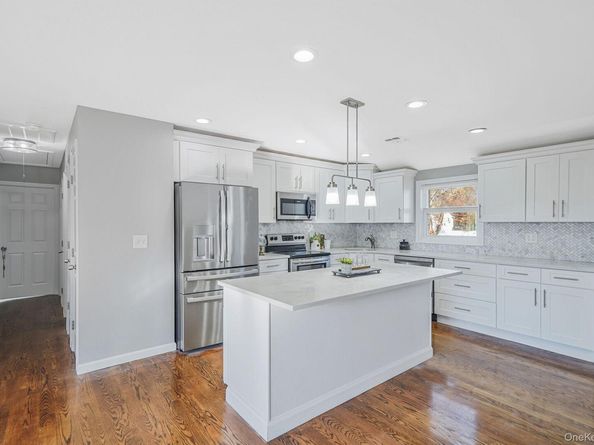 445 45th Street, Copiague NY 11726