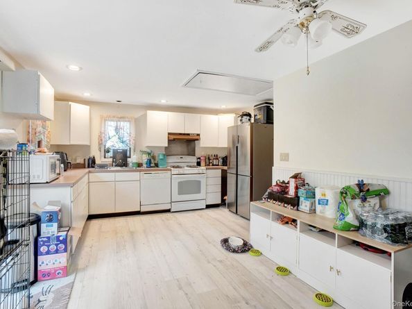 8 evergreen Road, Rocky Point NY 11778