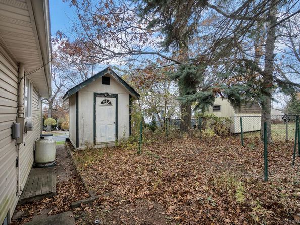 8 evergreen Road, Rocky Point NY 11778