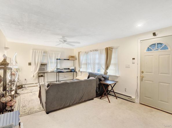 8 evergreen Road, Rocky Point NY 11778