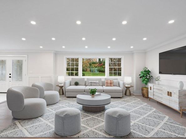 52 Woodland Road, Roslyn NY 11576