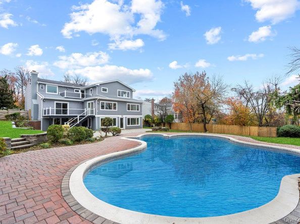 52 Woodland Road, Roslyn NY 11576