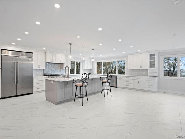 52 Woodland Road, Roslyn NY 11576