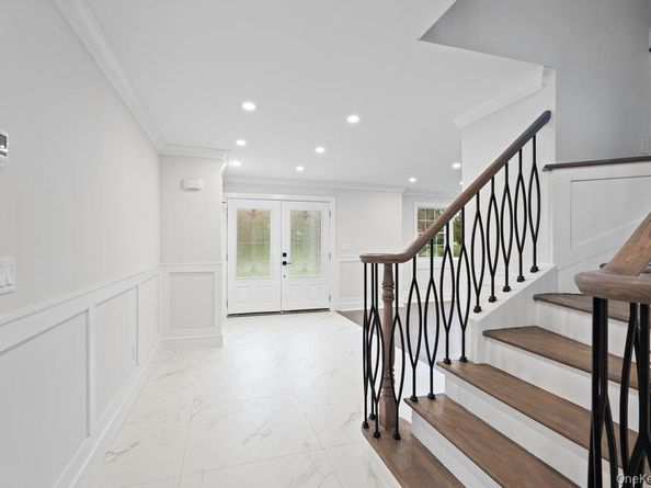 52 Woodland Road, Roslyn NY 11576