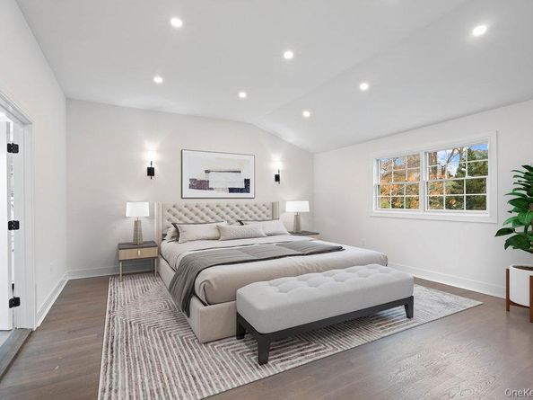 52 Woodland Road, Roslyn NY 11576