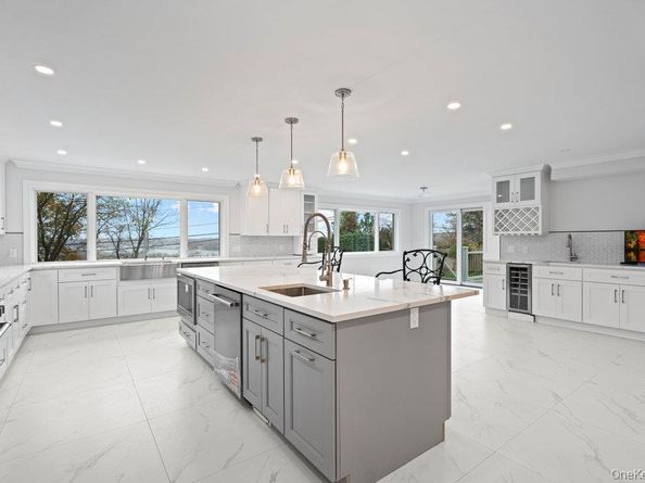 52 Woodland Road, Roslyn NY 11576