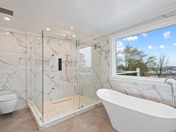 52 Woodland Road, Roslyn NY 11576