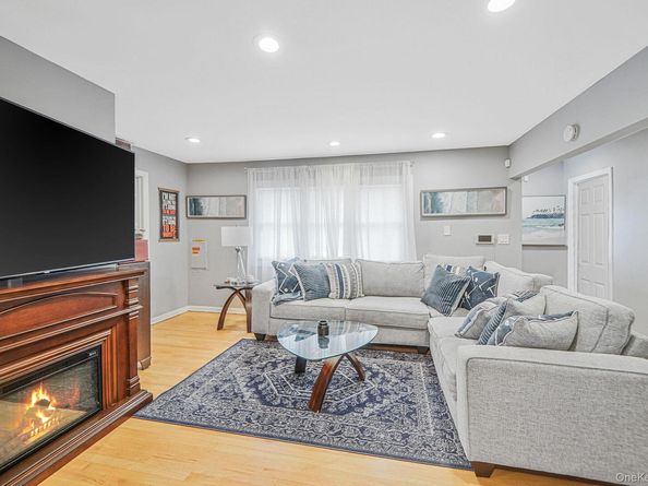 13 Poplar Street, Central Islip NY 11722