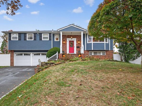 15 Duke Place, Glen Cove NY 11542