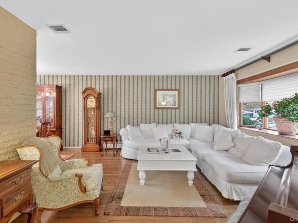 15 Duke Place, Glen Cove NY 11542