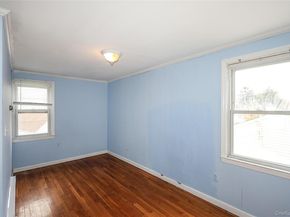 49 East Avenue, Glen Cove NY 11542