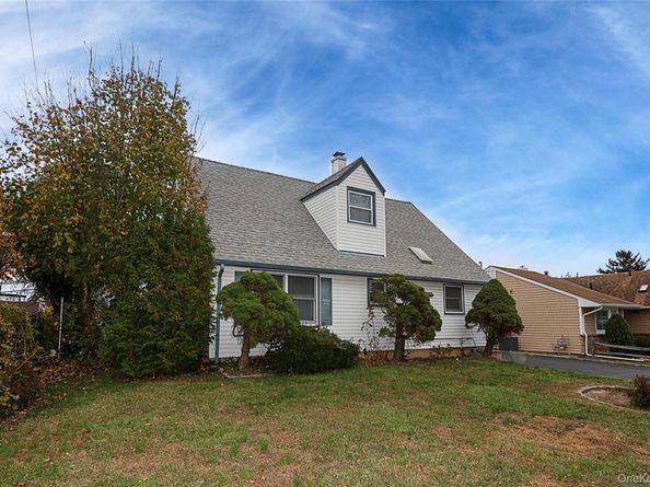 49 East Avenue, Glen Cove NY 11542