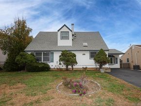 49 East Avenue, Glen Cove NY 11542