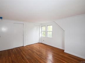 49 East Avenue, Glen Cove NY 11542