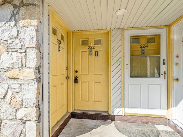 222 Pointe Circle N 2, Coram NY 11727