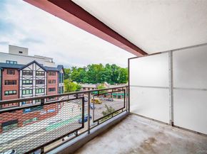 241-20 Northern Boulevard 5E, Douglaston NY 11362