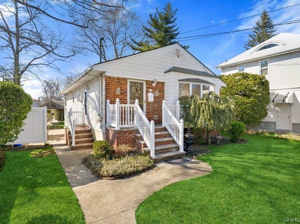 15 Woodlawn Avenue, Valley Stream NY 11581