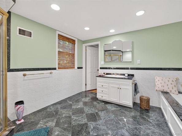 61 Weir Lane, Locust Valley NY 11560