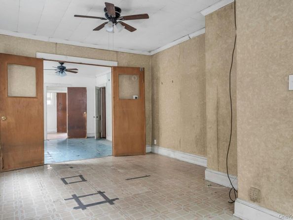 6915 69th Place, Glendale NY 11385