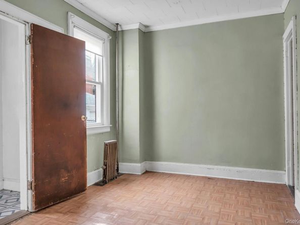 6915 69th Place, Glendale NY 11385