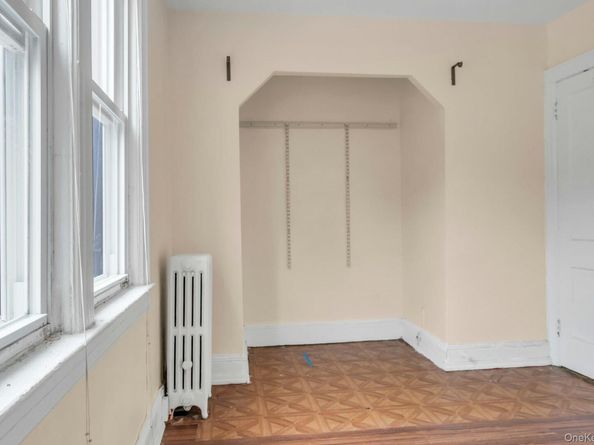 6915 69th Place, Glendale NY 11385