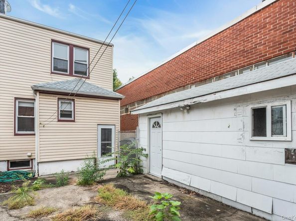 6915 69th Place, Glendale NY 11385