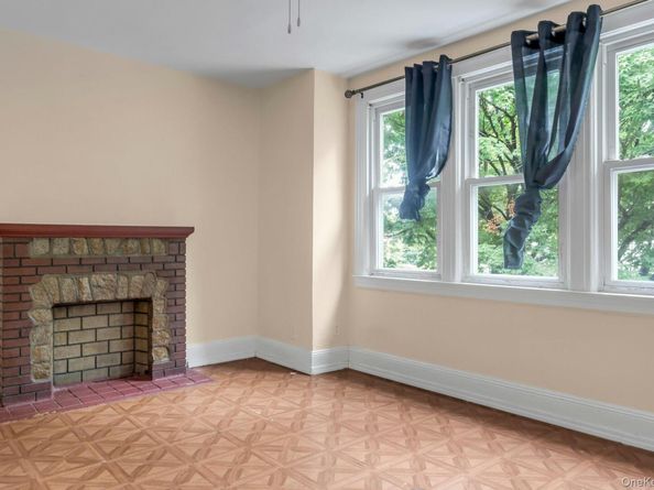 6915 69th Place, Glendale NY 11385