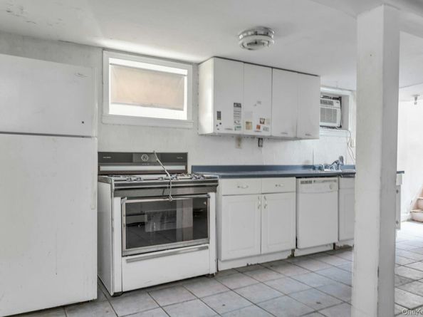 6915 69th Place, Glendale NY 11385