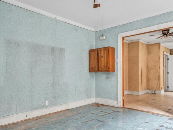 6915 69th Place, Glendale NY 11385