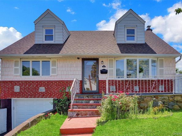 20 Mineola Avenue, Hicksville NY 11801