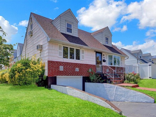 20 Mineola Avenue, Hicksville NY 11801
