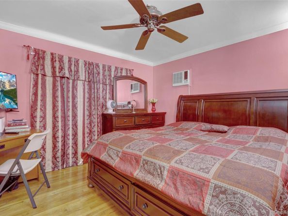 20 Mineola Avenue, Hicksville NY 11801