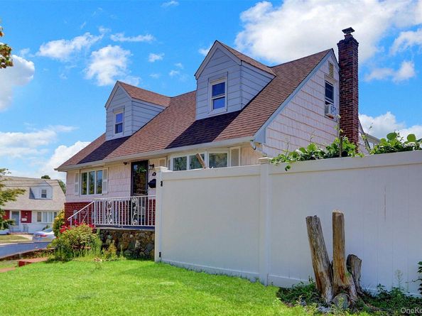 20 Mineola Avenue, Hicksville NY 11801