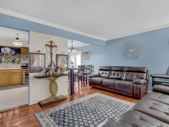 20 Mineola Avenue, Hicksville NY 11801
