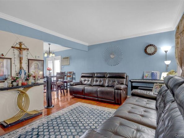 20 Mineola Avenue, Hicksville NY 11801