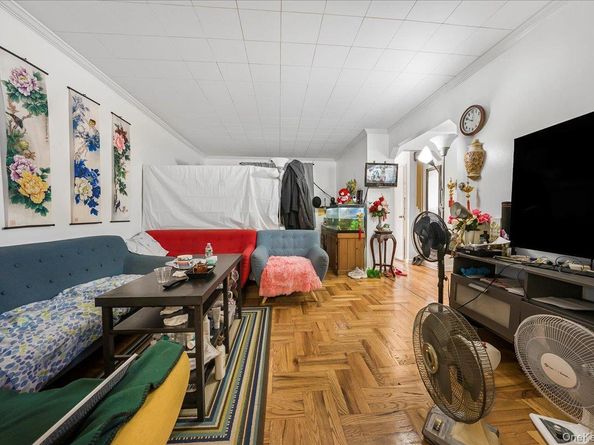 4634 Carpenter Avenue, Bronx NY 10470