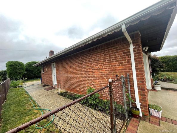 806 Center Drive, North Baldwin NY 11510