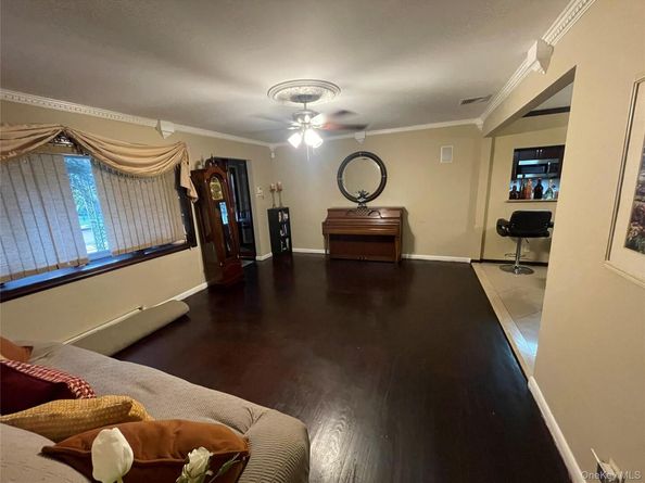 806 Center Drive, North Baldwin NY 11510