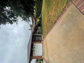 806 Center Drive