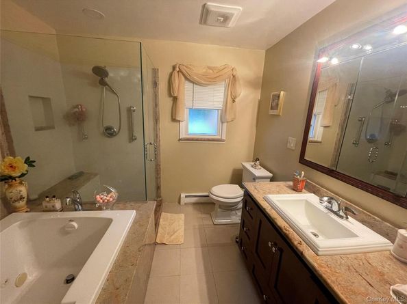 806 Center Drive, North Baldwin NY 11510