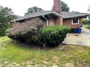 806 Center Drive, North Baldwin NY 11510