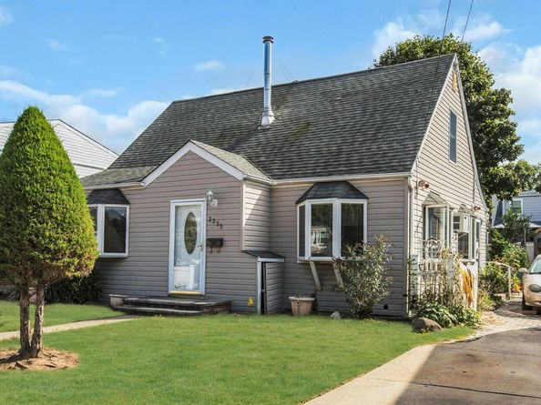 2335 Maple Street, Seaford NY 11783