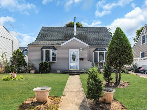 2335 Maple Street, Seaford NY 11783