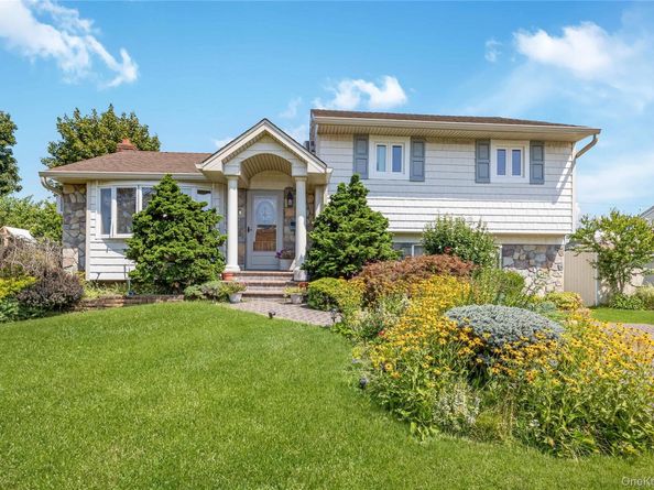 9 Cheryl Lane N, Farmingdale NY 11735