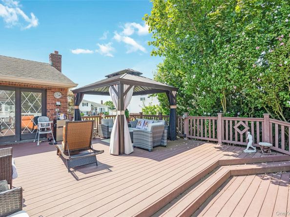 9 Cheryl Lane N, Farmingdale NY 11735